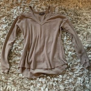 Long sleeve with cut out shoulders